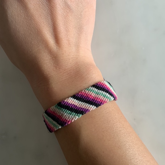 3/$15ππ Friendship bracelet in multicolour striped - Picture 6 of 7